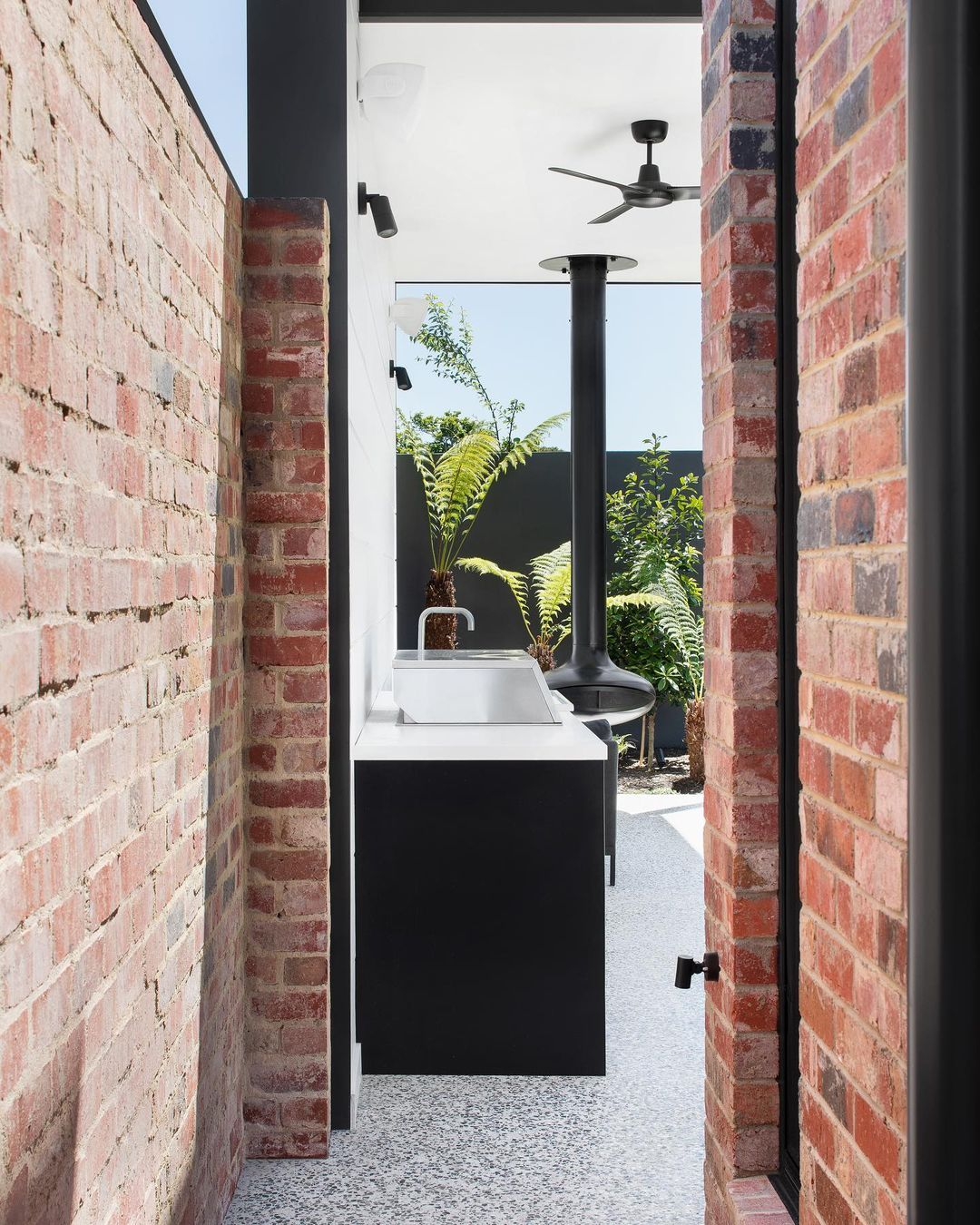 Brighton East Residence — photograph 3 of 5